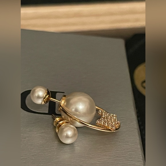 C💕D💕 Pearl Earrings - Picture 10 of 16